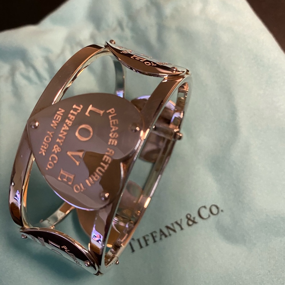 🆕 Tiffany & Company Love Wide Hinged Cuff. - Picture 3 of 6